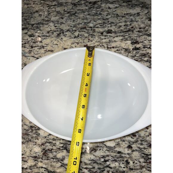 Pyrex White Divided Oval 1.5 qt Casserole Dish #1063 Vintage No Lid - Picture 6 of 7